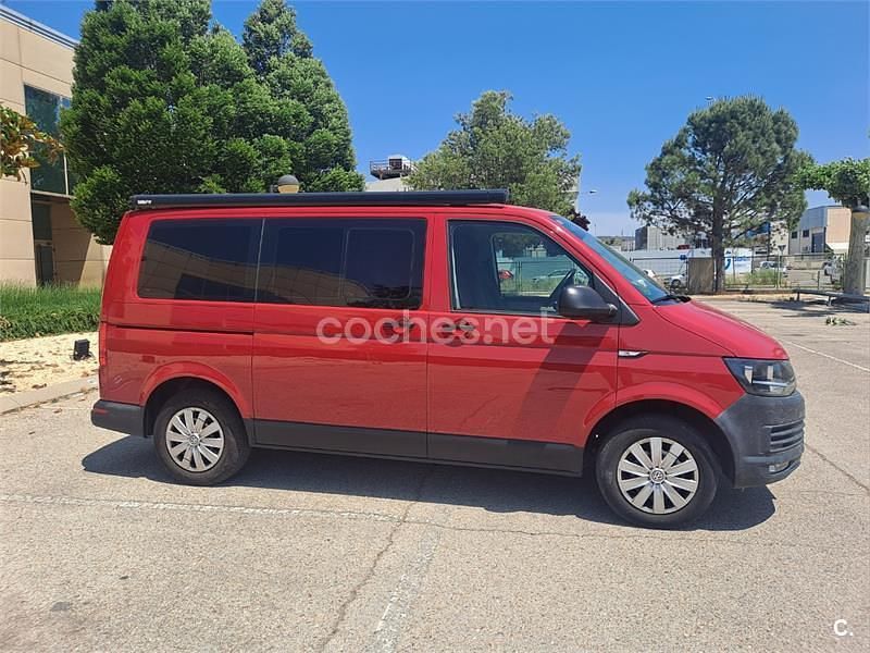 Usado VW Caravelle Trendline 102 CV (75 kW) 2016 Rojo Monovolumen