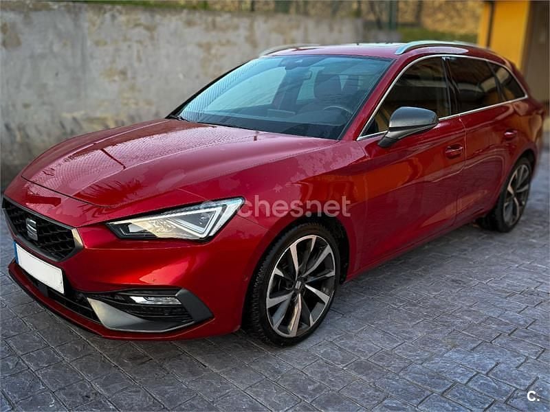Usado Seat Leon FR 150 CV (110 kW) 2021 Rojo Familiar