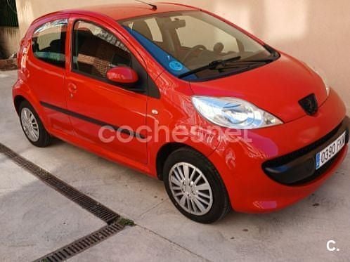 Usado Peugeot 107 68 CV (50 kW) 2007 Rojo Utilitario