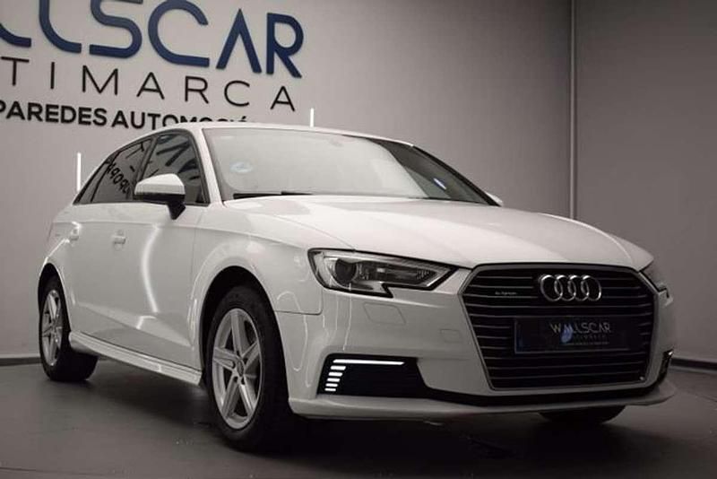 Usado Audi A3 Sportback e-tron Premium 204 CV (150 kW) 2017 Blanco Utilitario