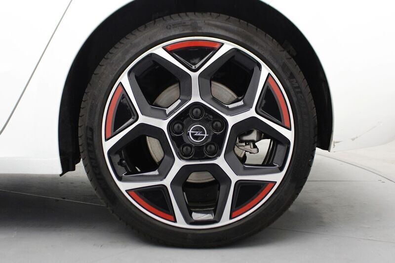 Usado Opel Astra S 181 CV (133 kW) 2023 Blanco Berlina