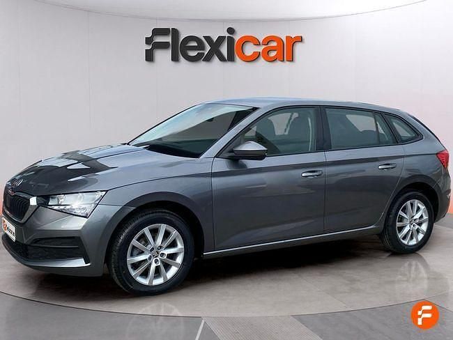 Usado Skoda Scala Active 110 CV (80 kW) 2022 Gris Utilitario