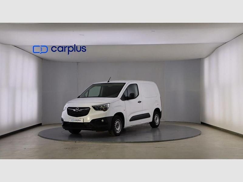 Blanco jade (sólido) Usado 2021 Opel Combo S Monovolumen | 11.990 € (Precio justo) - Imagen 1/4