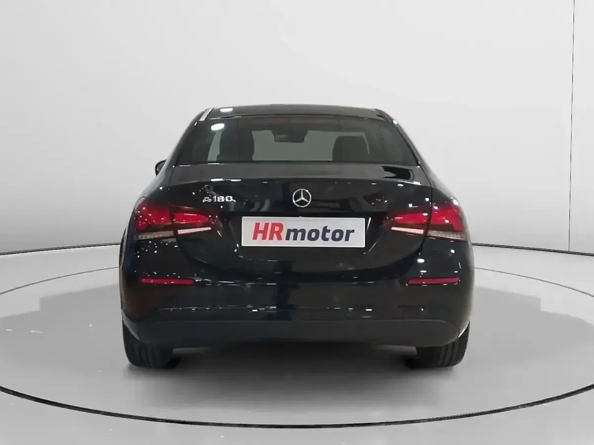 Usado Mercedes A180 136 CV (100 kW) 2022 Negro Berlina