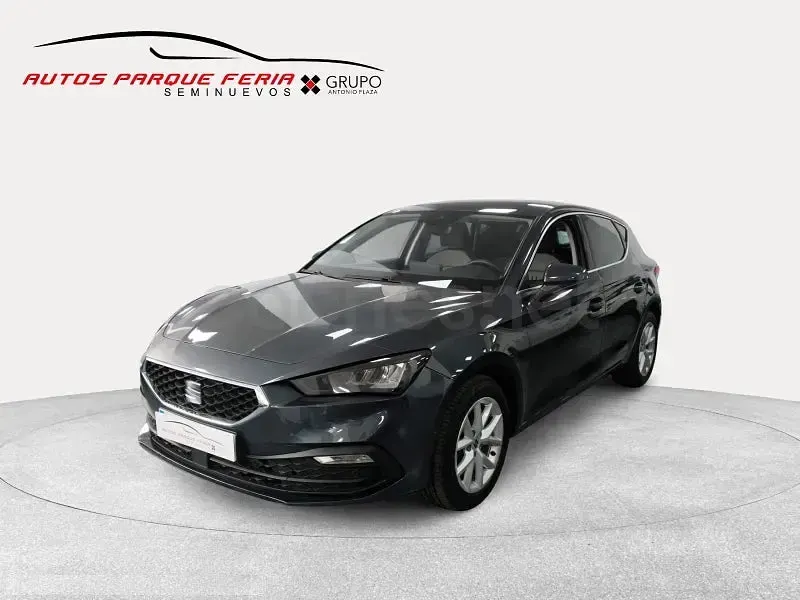 Usado Seat Leon Style 116 CV (85 kW) 2025 Gris / plata Berlina