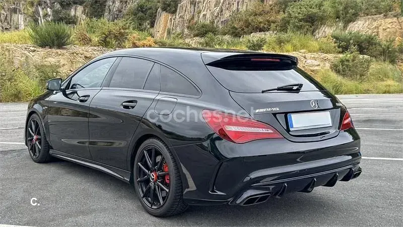 Usado Mercedes CLA45 AMG Shooting Brake 381 CV (280 kW) 2017 Negro Familiar