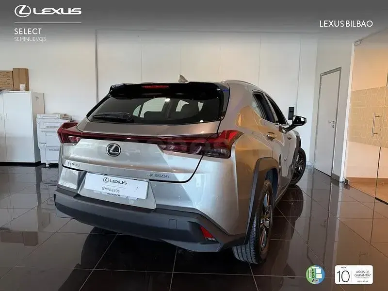 Usado Lexus UX Business Edition 184 CV (135 kW) 2022 Gris / plata SUV