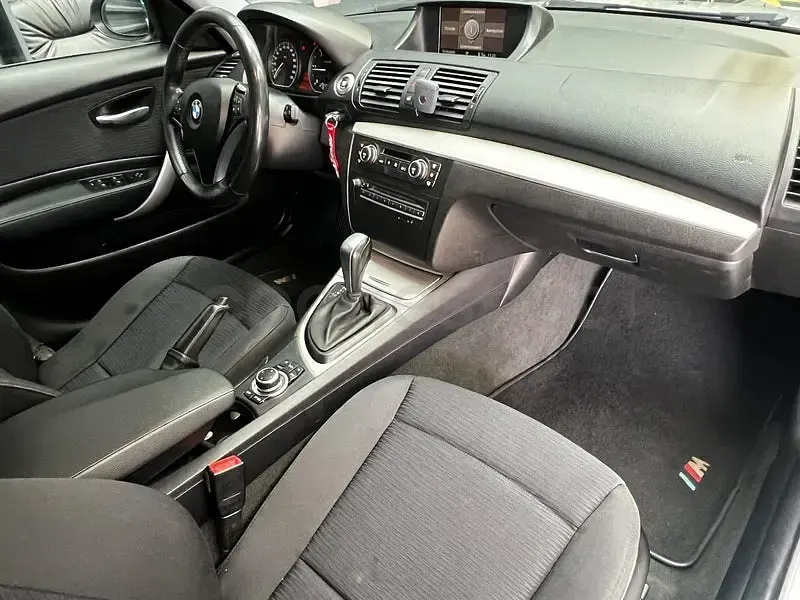 Usado BMW 120 Comfort Edition 177 CV (130 kW) 2009 Gris / plata Utilitario