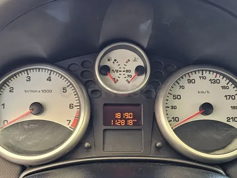 Usado Peugeot 207 95 CV (69 kW) 2009 Azul Berlina
