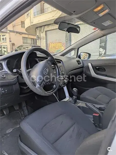 Usado Kia Ceed Sportswagon 110 CV (80 kW) 2017 Blanco Familiar