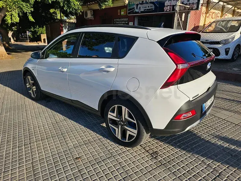 Usado Hyundai Bayon 100 CV (73 kW) 2021 Gris / plata SUV