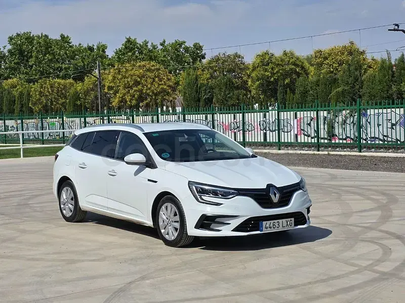 Usado Renault Mégane GrandTour Intens 115 CV (84 kW) 2022 Blanco Familiar