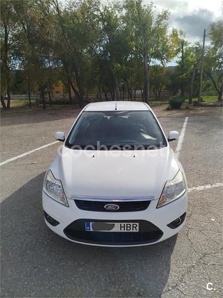 Usado Ford Focus Trend 90 CV (66 kW) 2011 Blanco Berlina