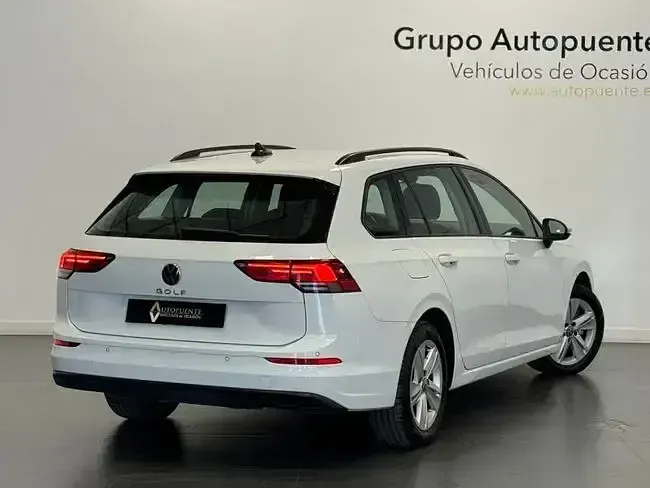 Usado VW Golf VIII 115 CV (84 kW) 2022 Blanco Familiar