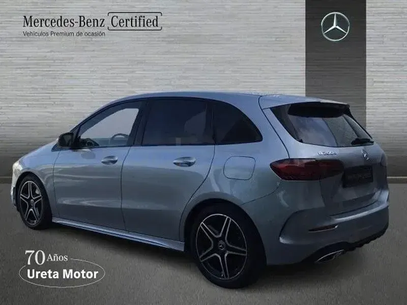 Usado Mercedes B200 150 CV (110 kW) 2025 Gris / plata Utilitario