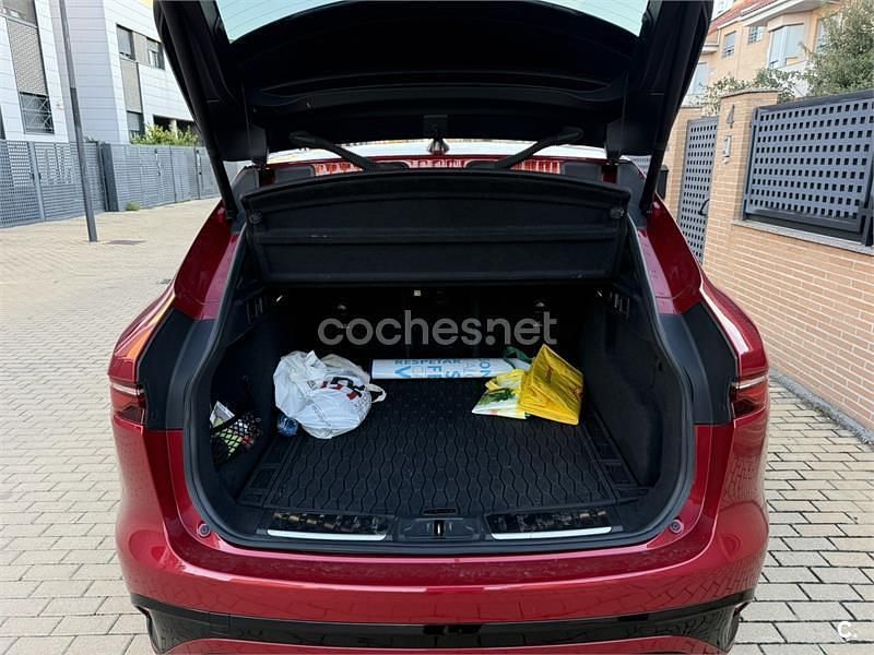 Usado Jaguar F-Pace R-Dynamic 204 CV (150 kW) 2022 Rojo SUV