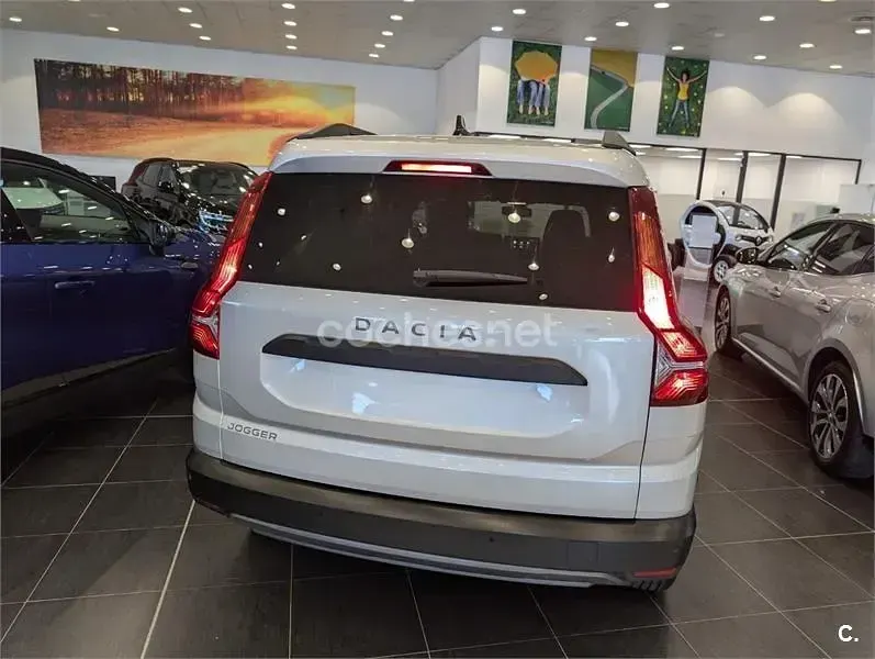 Usado Dacia Jogger Extreme 110 CV (80 kW) 2022 Gris / plata Monovolumen