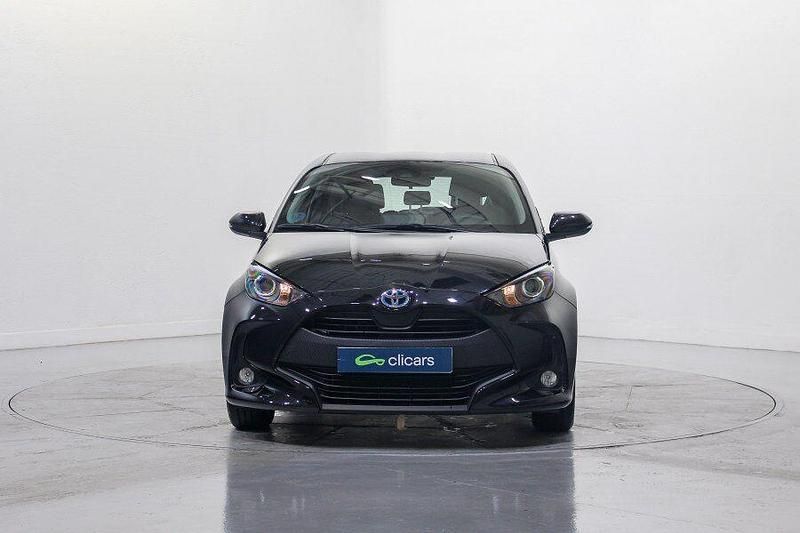 Usado Toyota Yaris Hybrid Business Edition 116 CV (85 kW) 2023 Negro Berlina