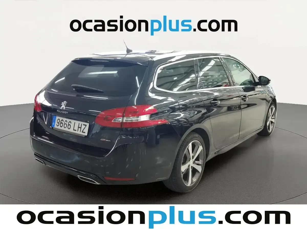 Usado Peugeot 308 GT-line 130 CV (95 kW) 2020 Negro Familiar