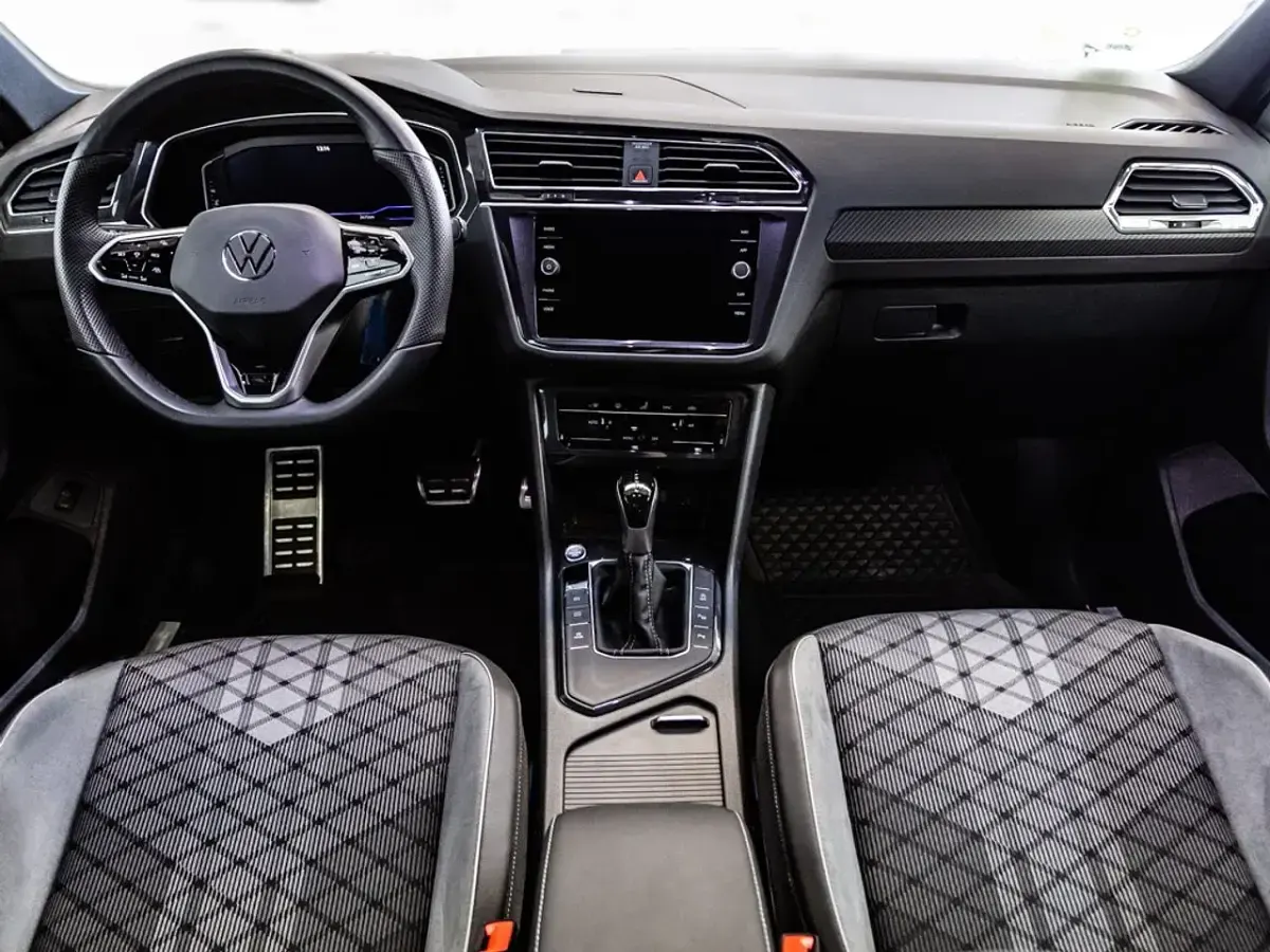 Usado VW Tiguan R-line 150 CV (110 kW) 2022 Oryx SUV