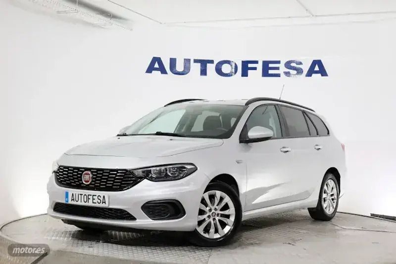 Plateado Usado 2017 Fiat Tipo Lounge Familiar | 9250 € (Precio justo) - Imagen 1/4
