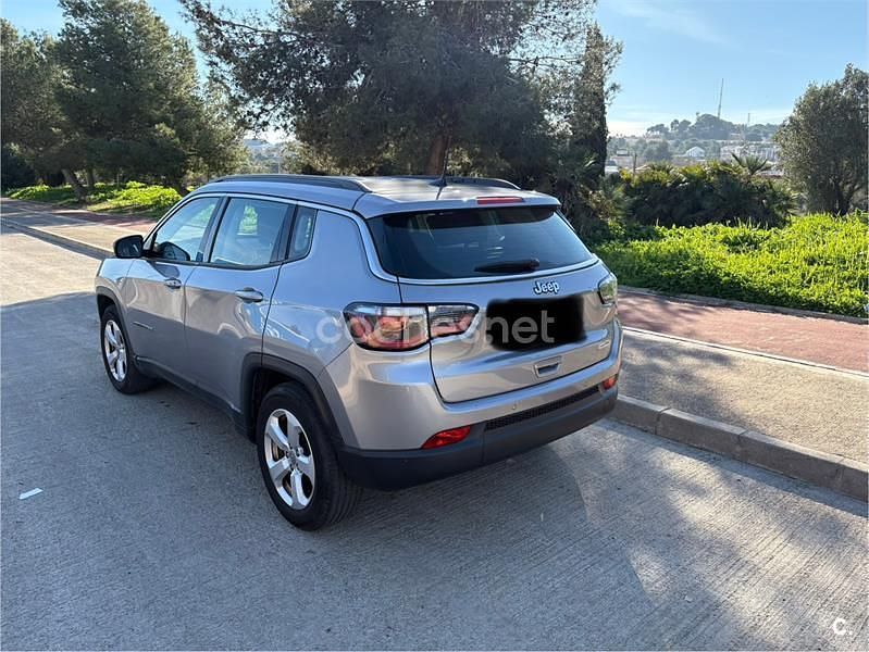 Usado Jeep Compass 140 CV (102 kW) 2018 Gris / plata SUV