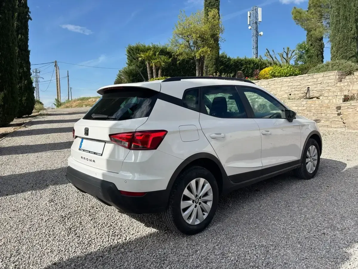 Usado Seat Arona Ecomotive 95 CV (69 kW) 2018 Blanco SUV