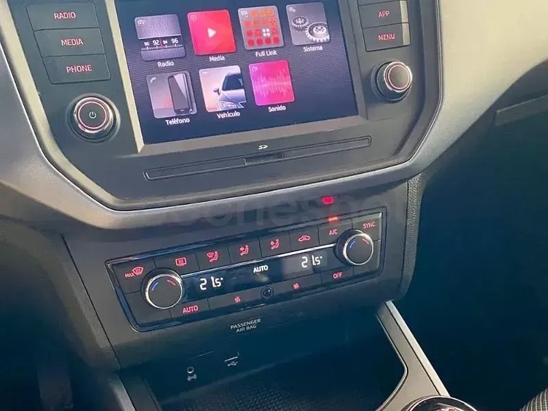 Usado Seat Arona Style 95 CV (69 kW) 2019 Blanco SUV