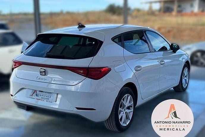 Usado Seat Leon ST Business 101 CV (74 kW) 2021 Blanco Familiar
