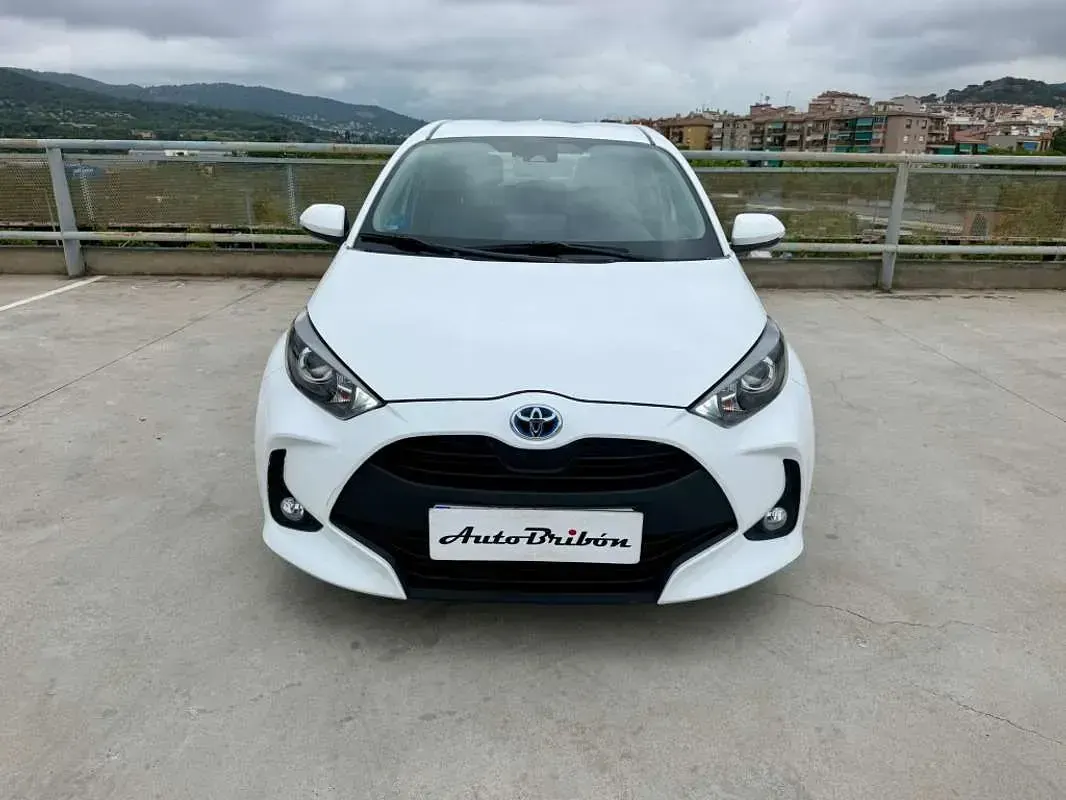 Usado Toyota Yaris Business Edition 116 CV (85 kW) 2021 Blanco Utilitario