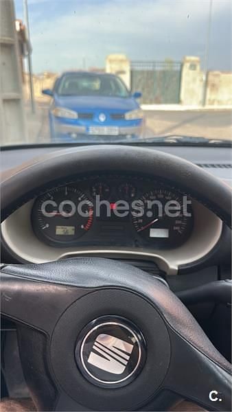 Negro Usado 2004 Seat Leon Sport Berlina | 2000 € (Buen precio) - Imagen 1/4