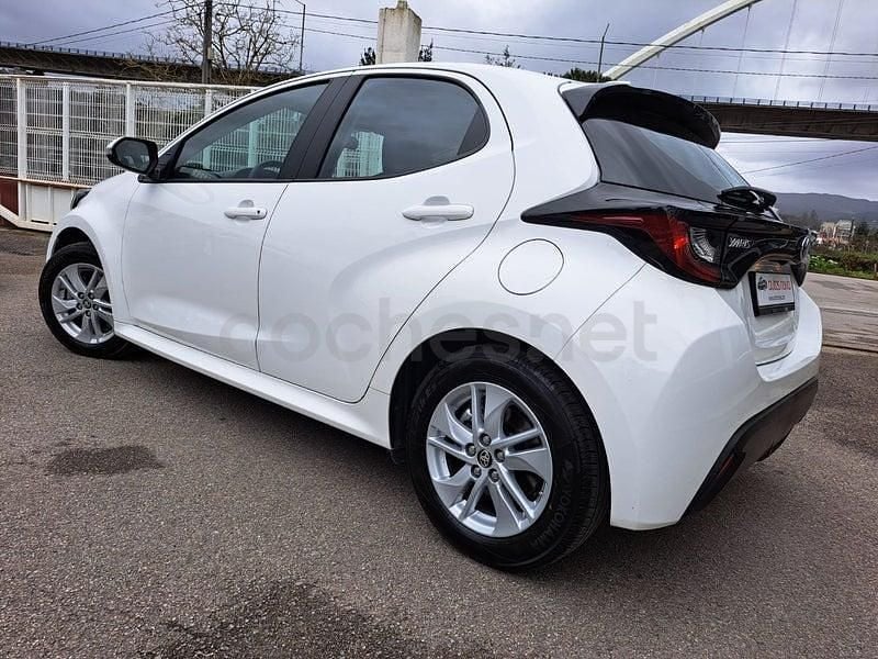 Usado Toyota Yaris Hybrid Business Edition 116 CV (85 kW) 2022 Blanco Berlina