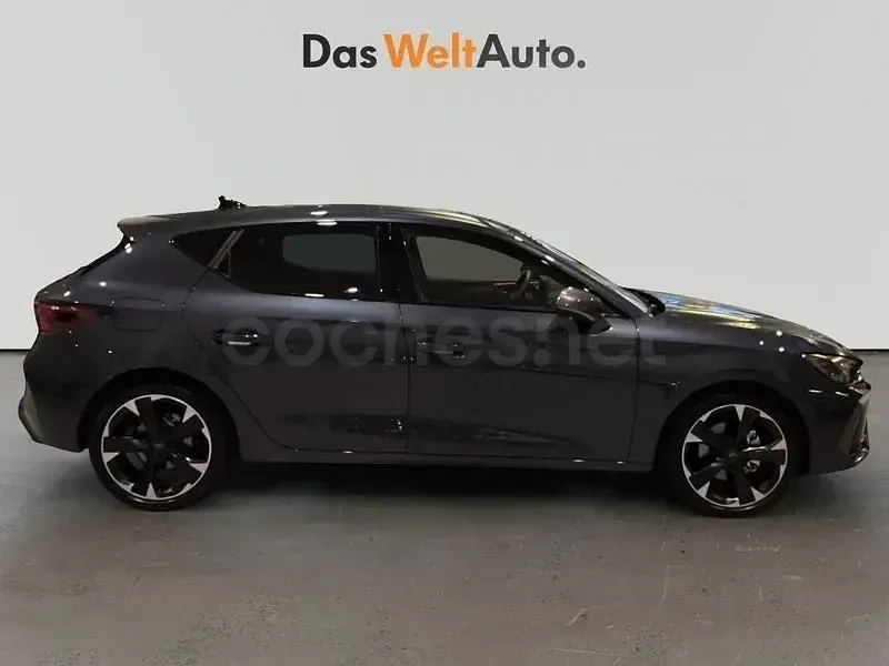 Usado Cupra Leon 150 CV (110 kW) 2025 Gris / plata Berlina