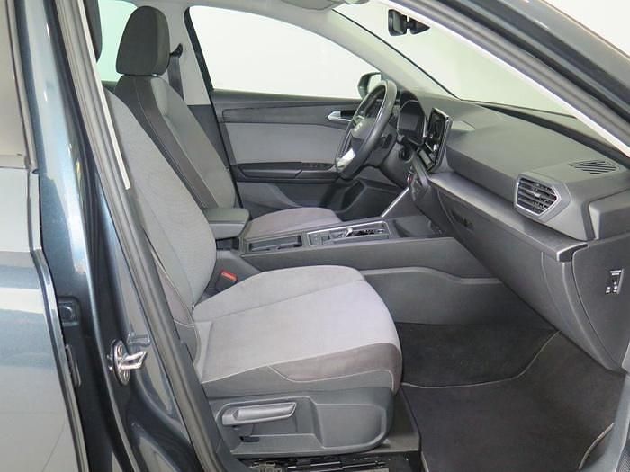 Usado Seat Leon Style 110 CV (80 kW) 2023 Gris Berlina