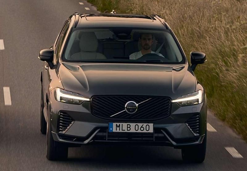 Usado Volvo XC60 Core 351 CV (258 kW) 2025 Naranja SUV