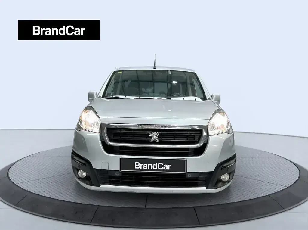 Usado Peugeot Partner Tepee Active 100 CV (73 kW) 2018 Gris Monovolumen