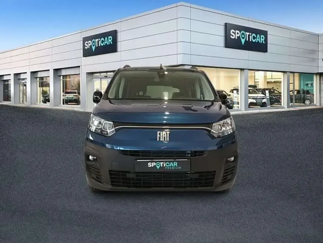 Usado Fiat Doblò 100 kW (136 CV) 2023 Azul Monovolumen
