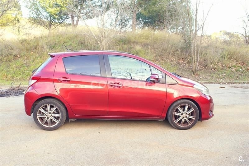 Granate Usado 2011 Toyota Yaris Sport Utilitario | 5490 € (Buen precio) - Imagen 1/4