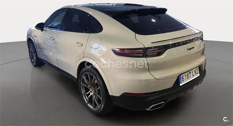 Usado Porsche Cayenne 462 CV (339 kW) 2022 Gris / plata SUV