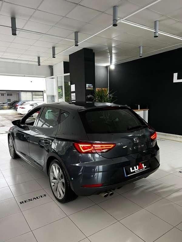 Usado Seat Leon ST FR 150 CV (110 kW) 2021 Gris Familiar
