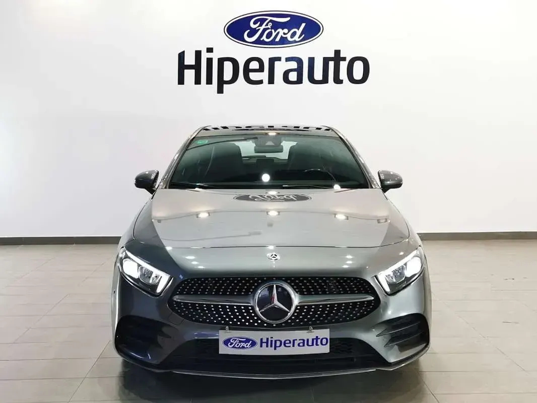Usado Mercedes A180 116 CV (85 kW) 2019 Gris Utilitario