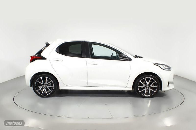 Usado Toyota Yaris Hybrid Style 116 CV (85 kW) 2021 Blanco Berlina