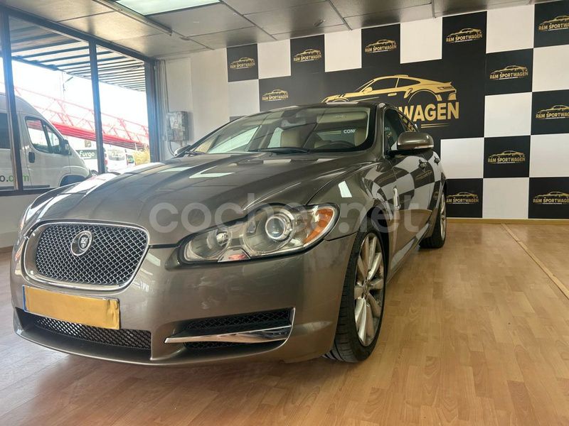 Beige Usado 2011 Jaguar XF Premium Luxury Berlina | 7999 € (Buen precio) - Imagen 1/4