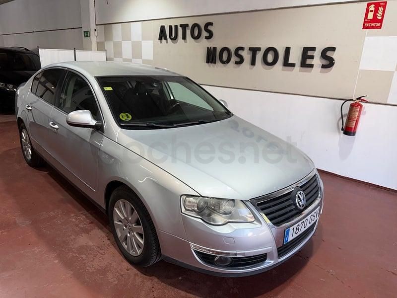 Usado VW Passat Highline 140 CV (102 kW) 2010 Gris / plata Berlina