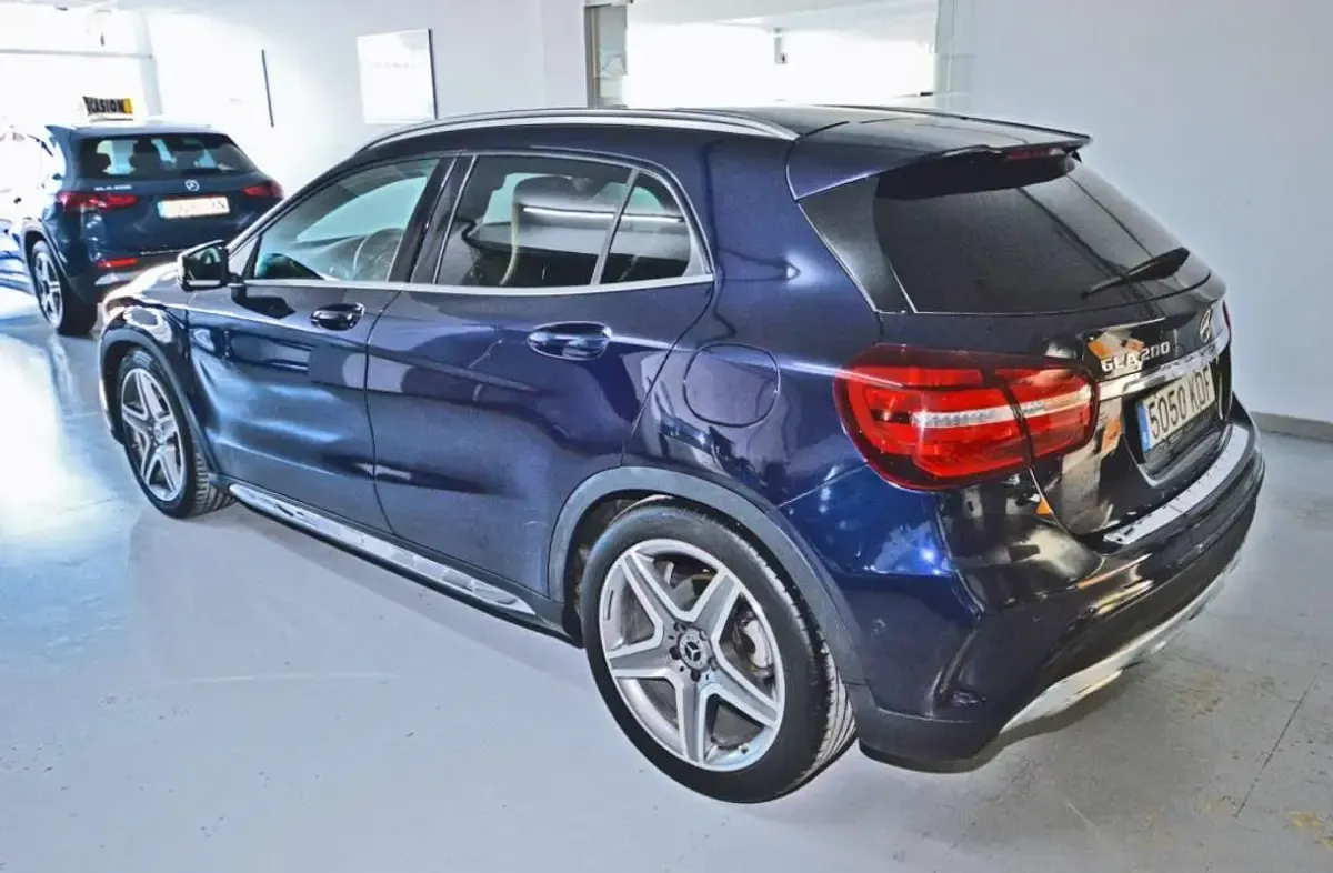 Usado Mercedes GLA200 AMG line 156 CV (114 kW) 2017 Azul SUV