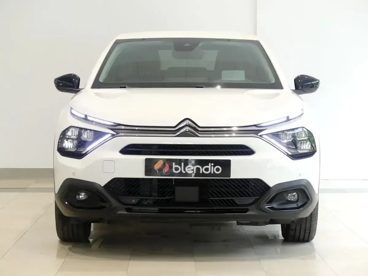Usado Citroën e-C4 Shine 100 kW (136 CV) 2024 Blanco Berlina