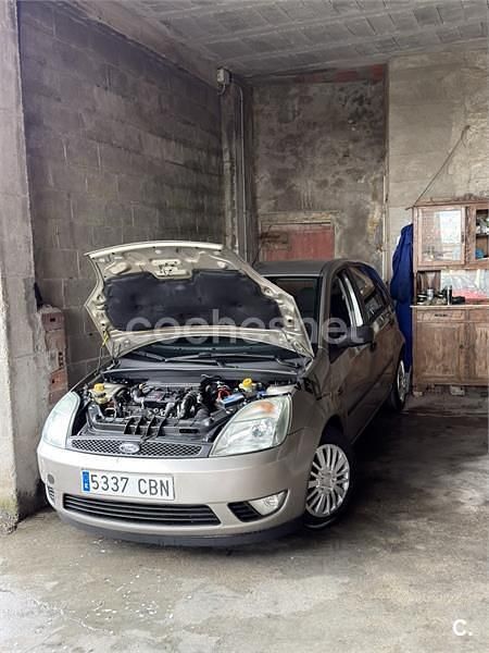 Beige Usado 2002 Ford Fiesta Trend Berlina | 2200 € (Caro) - Imagen 1/4