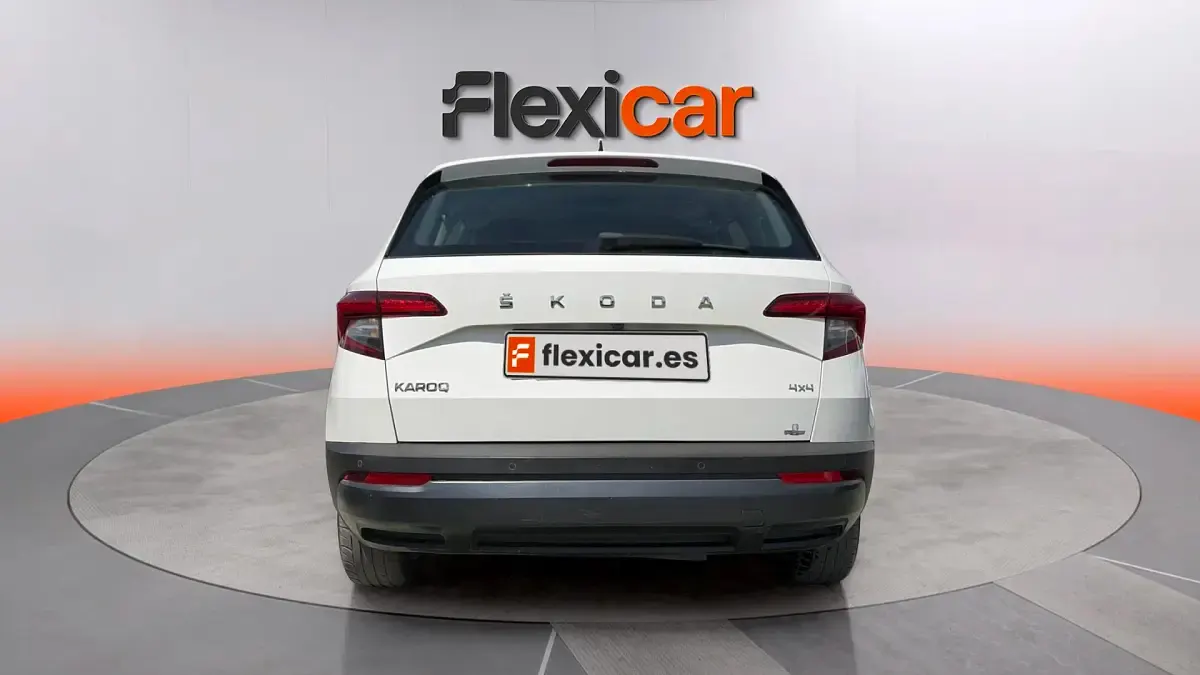 Usado Skoda Karoq Ambition 150 CV (110 kW) 2020 Blanco SUV