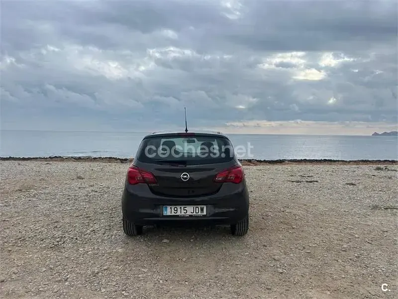 Usado Opel Corsa Selective 90 CV (66 kW) 2015 Gris / plata Utilitario