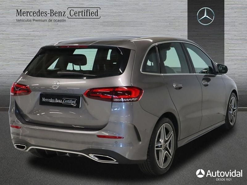 Usado Mercedes B180 AMG line 116 CV (85 kW) 2022 Gris Monovolumen